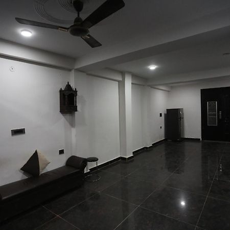 Hotel Twamev Couple Friendly Laxmi Nagar Nuova Delhi Esterno foto