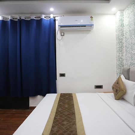 Hotel Twamev Couple Friendly Laxmi Nagar Nuova Delhi Esterno foto