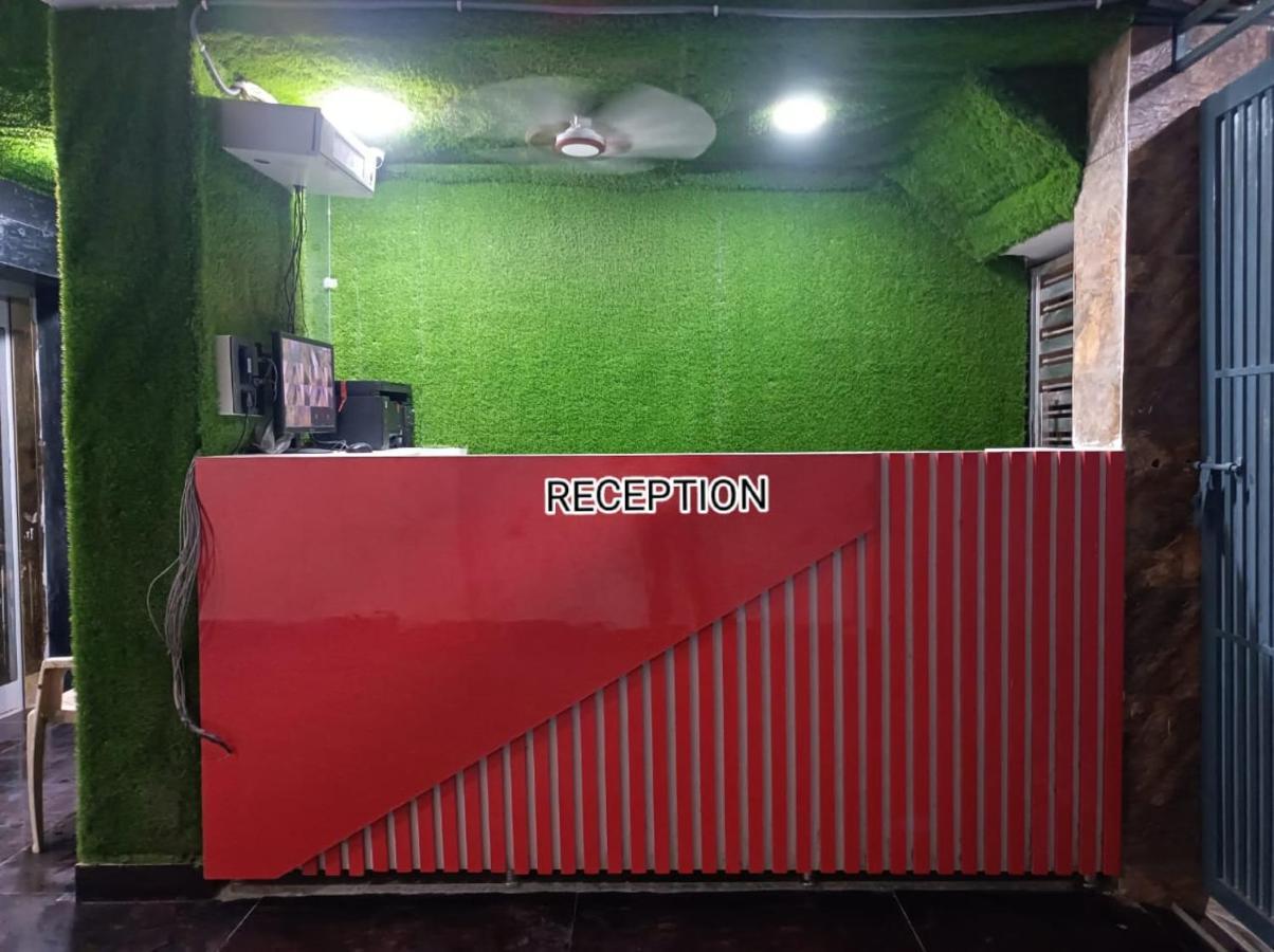 Hotel Twamev Couple Friendly Laxmi Nagar Nuova Delhi Esterno foto