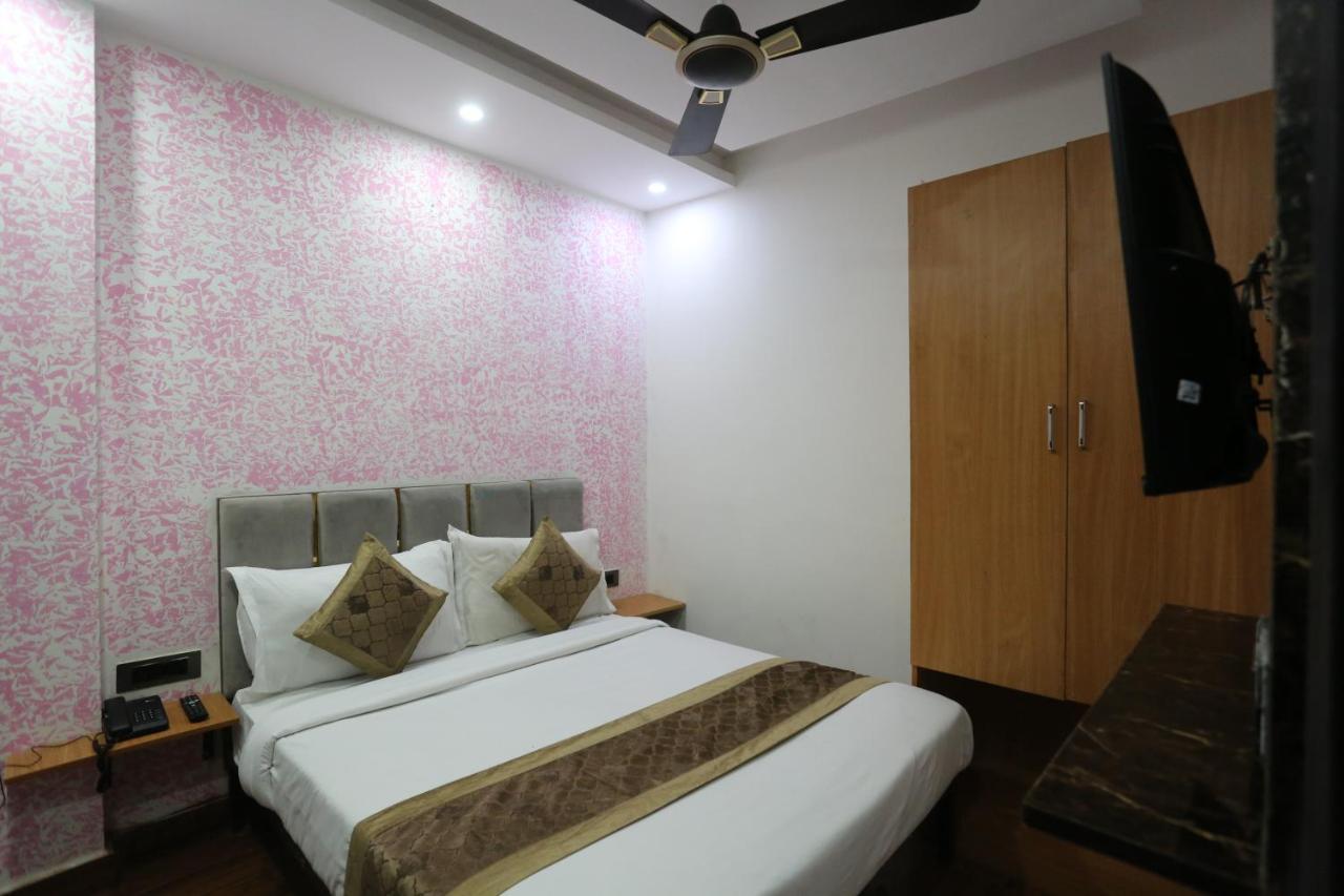 Hotel Twamev Couple Friendly Laxmi Nagar Nuova Delhi Esterno foto