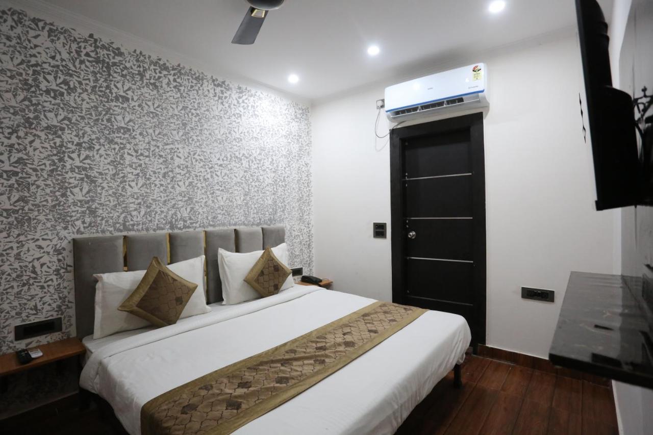 Hotel Twamev Couple Friendly Laxmi Nagar Nuova Delhi Esterno foto