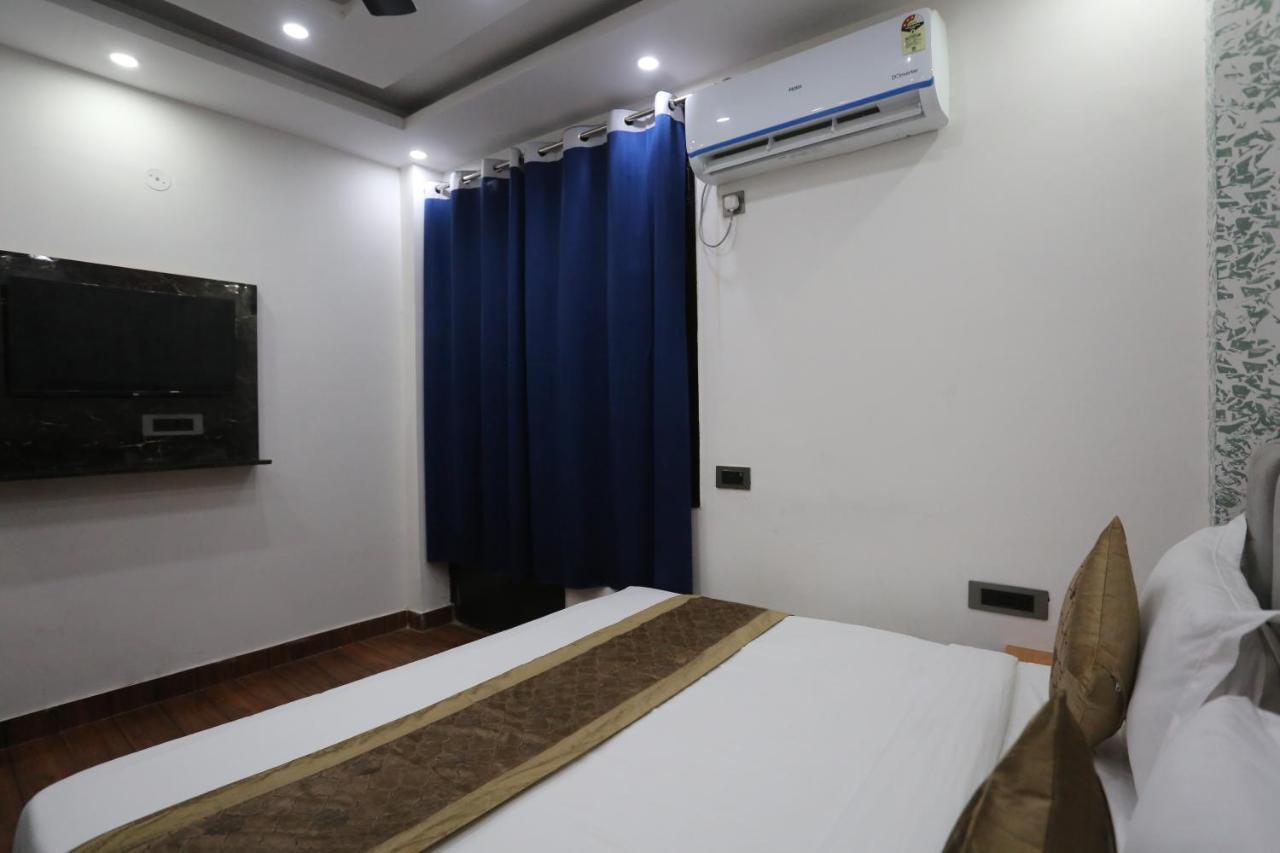 Hotel Twamev Couple Friendly Laxmi Nagar Nuova Delhi Esterno foto