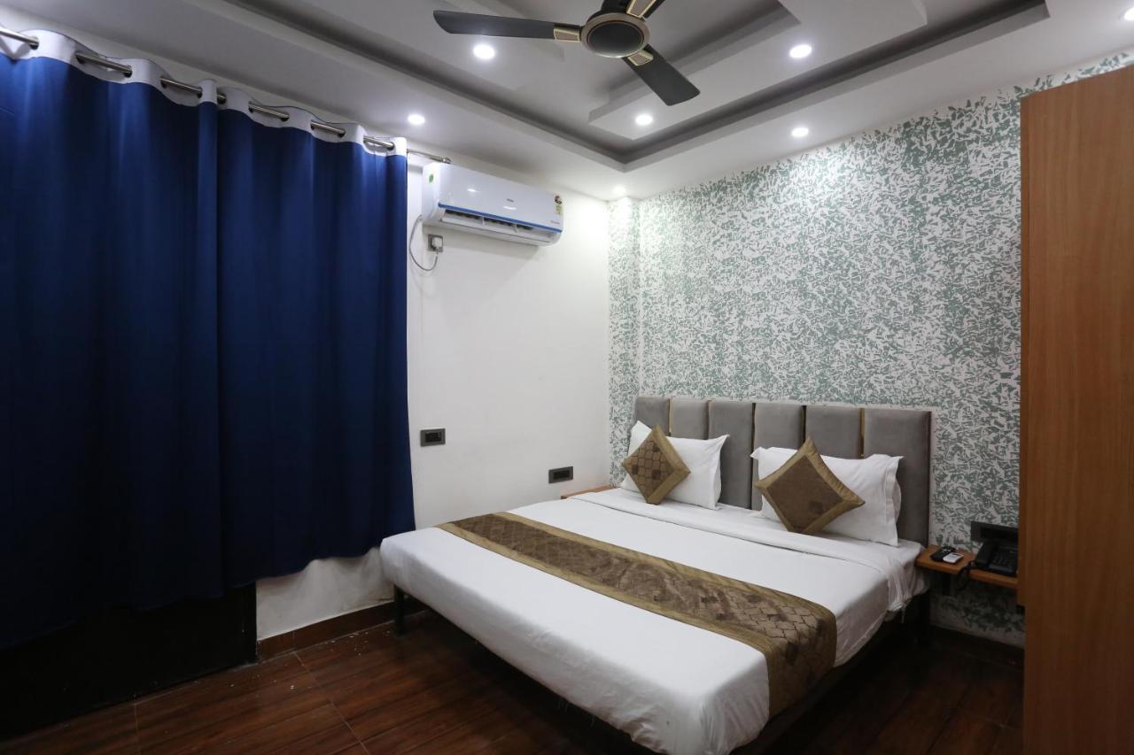 Hotel Twamev Couple Friendly Laxmi Nagar Nuova Delhi Esterno foto