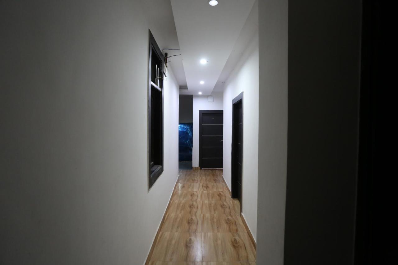 Hotel Twamev Couple Friendly Laxmi Nagar Nuova Delhi Esterno foto
