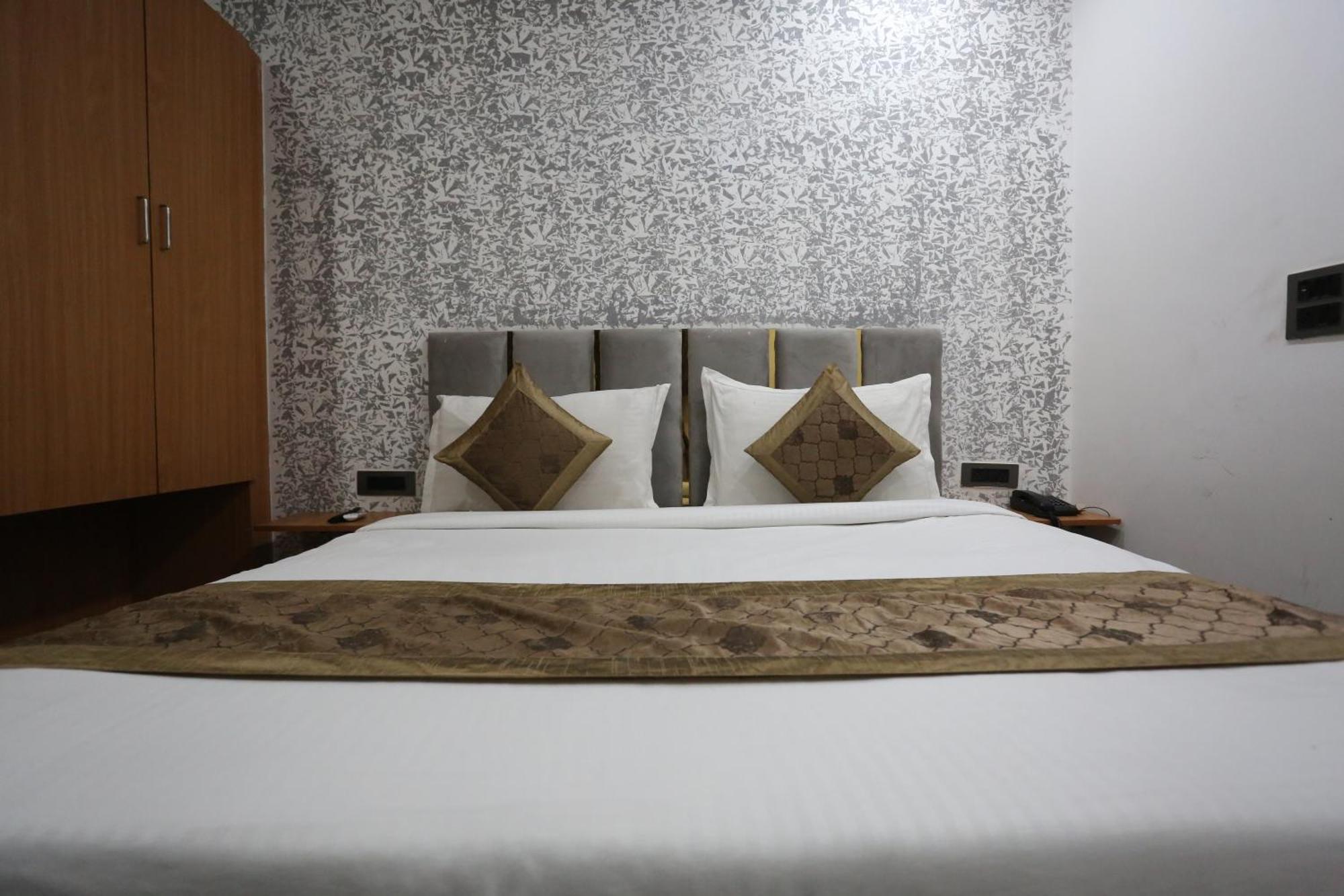 Hotel Twamev Couple Friendly Laxmi Nagar Nuova Delhi Esterno foto