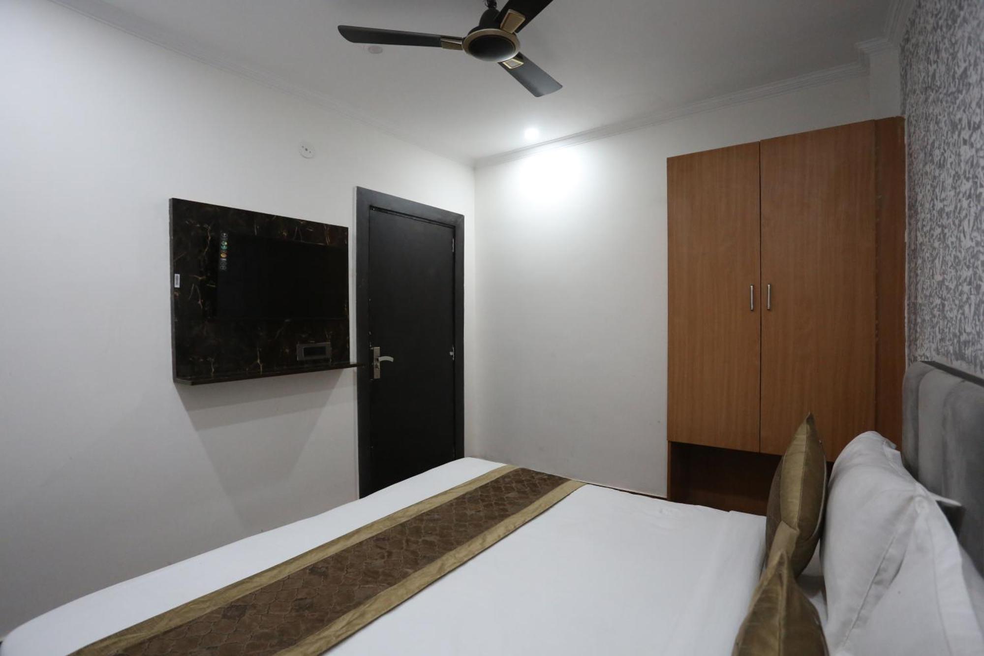 Hotel Twamev Couple Friendly Laxmi Nagar Nuova Delhi Esterno foto