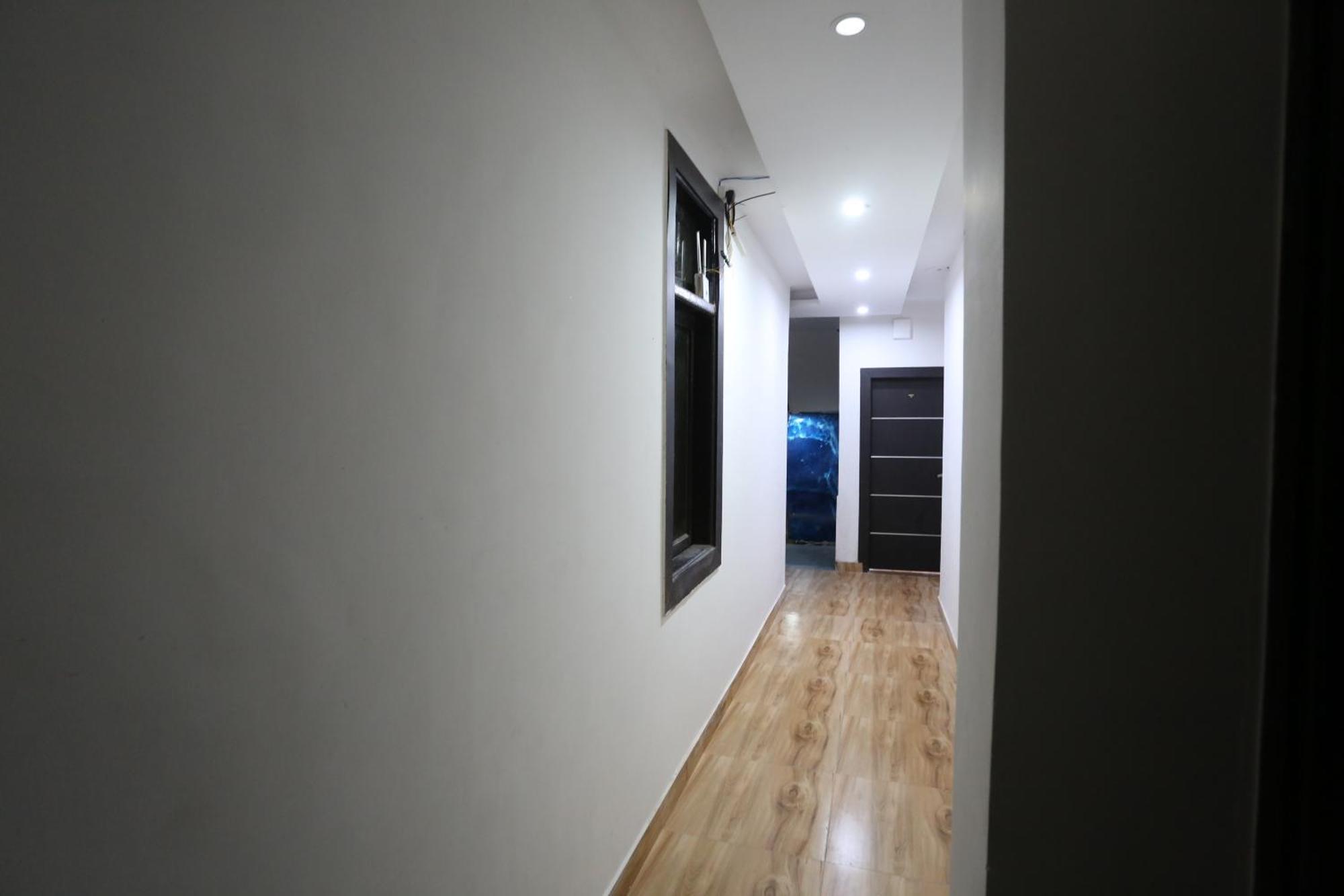 Hotel Twamev Couple Friendly Laxmi Nagar Nuova Delhi Esterno foto