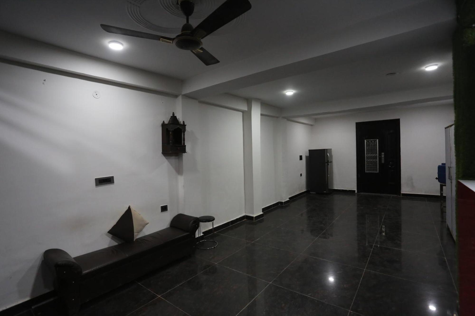 Hotel Twamev Couple Friendly Laxmi Nagar Nuova Delhi Esterno foto
