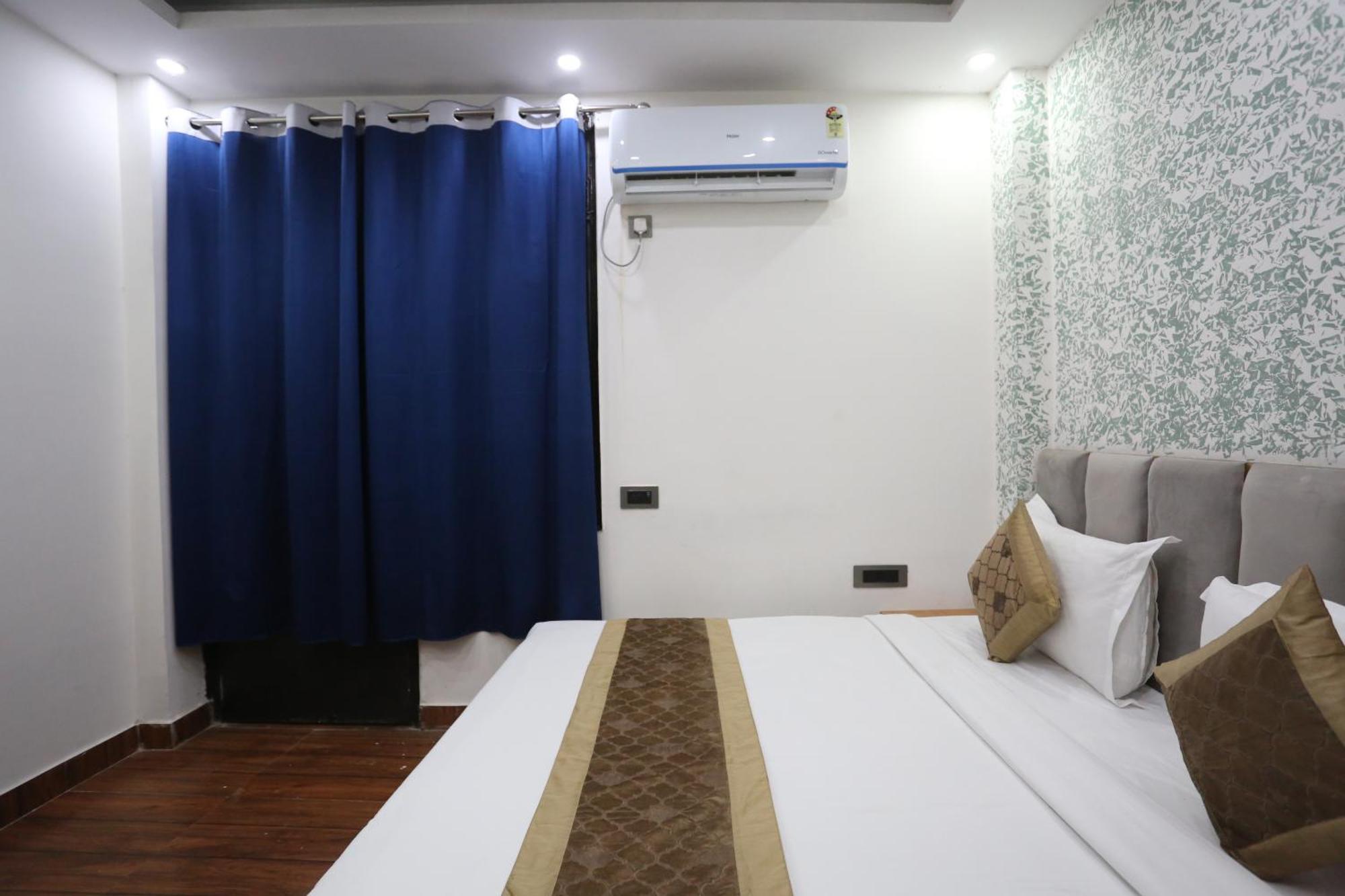 Hotel Twamev Couple Friendly Laxmi Nagar Nuova Delhi Esterno foto
