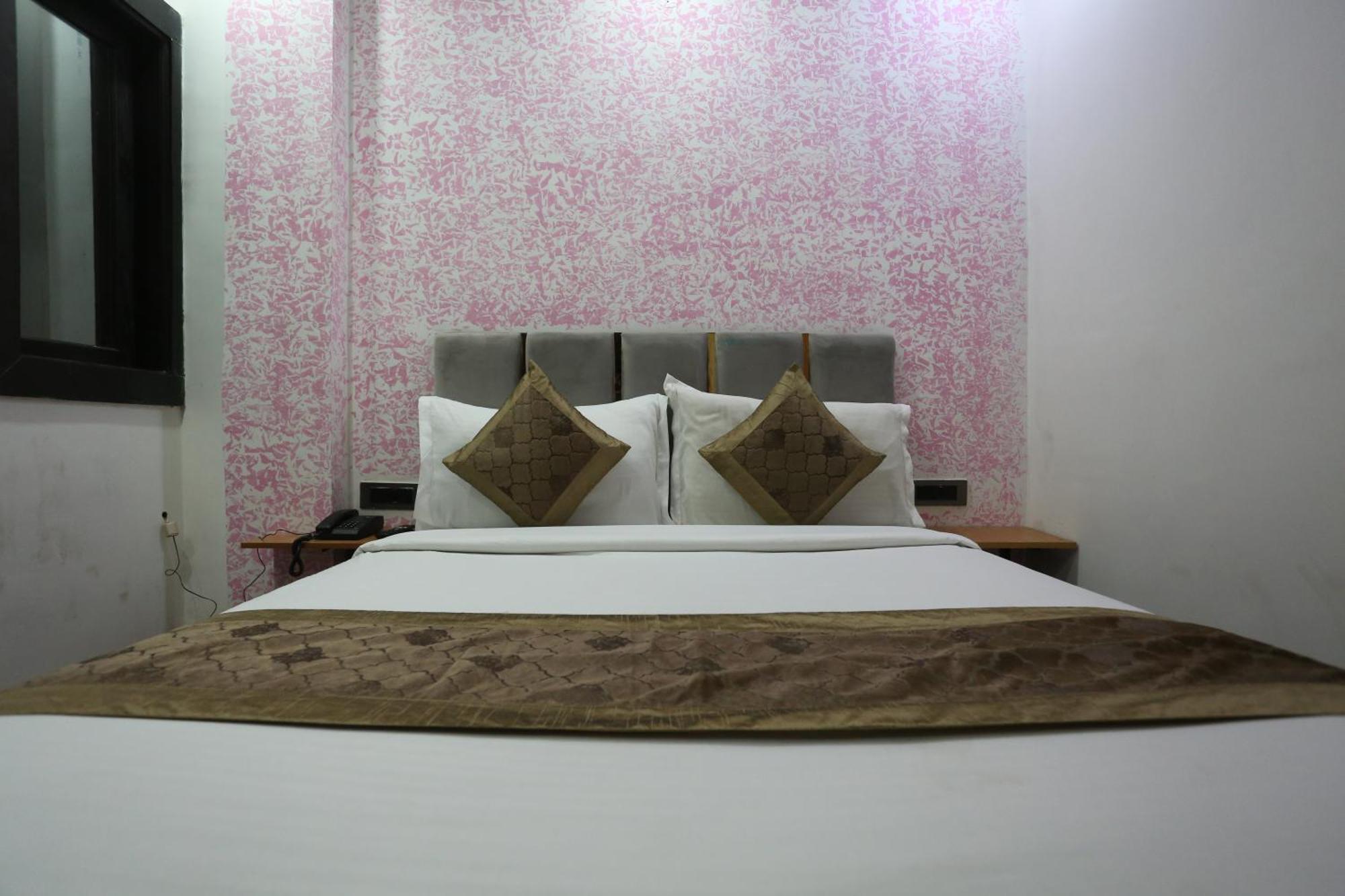 Hotel Twamev Couple Friendly Laxmi Nagar Nuova Delhi Esterno foto