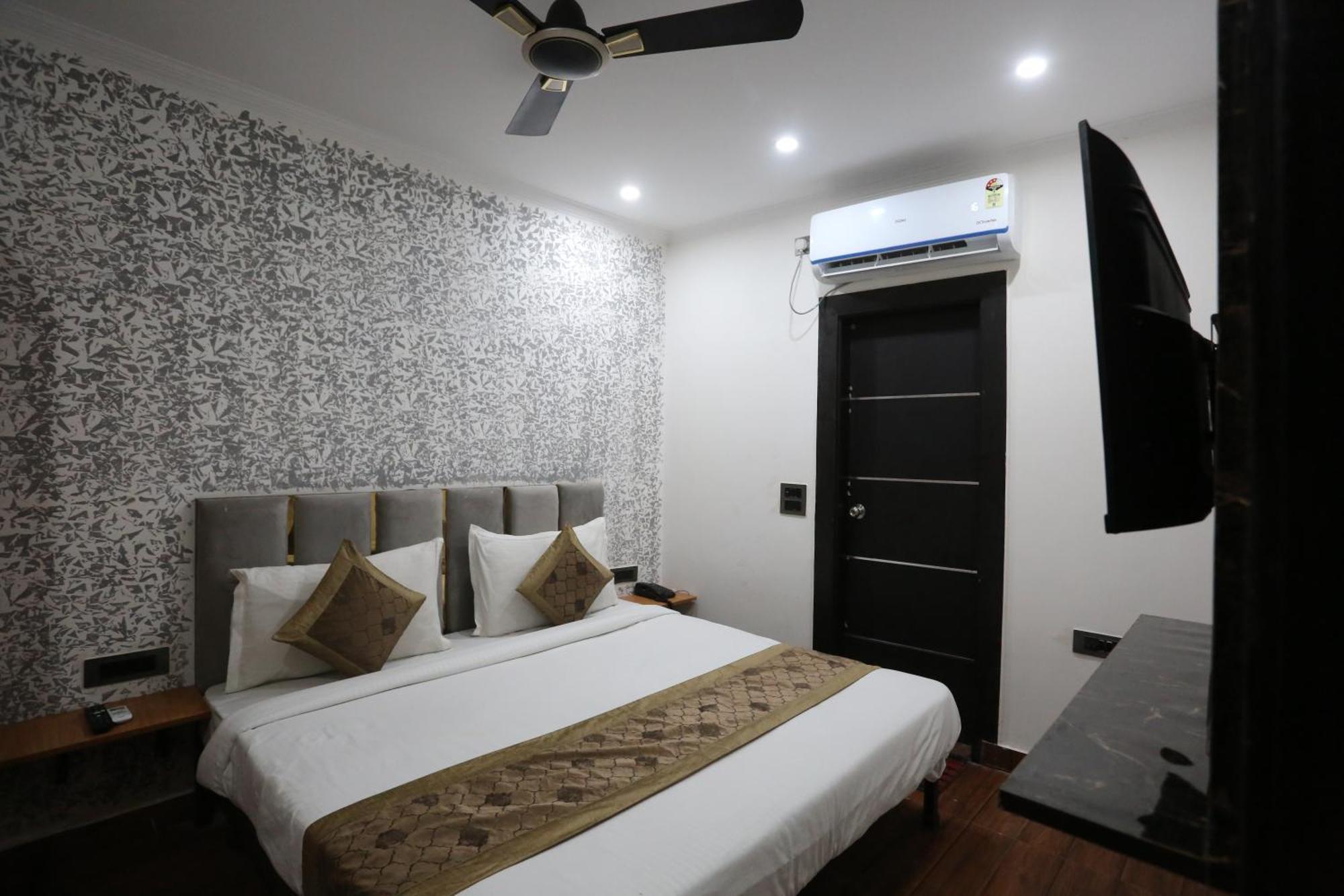 Hotel Twamev Couple Friendly Laxmi Nagar Nuova Delhi Esterno foto