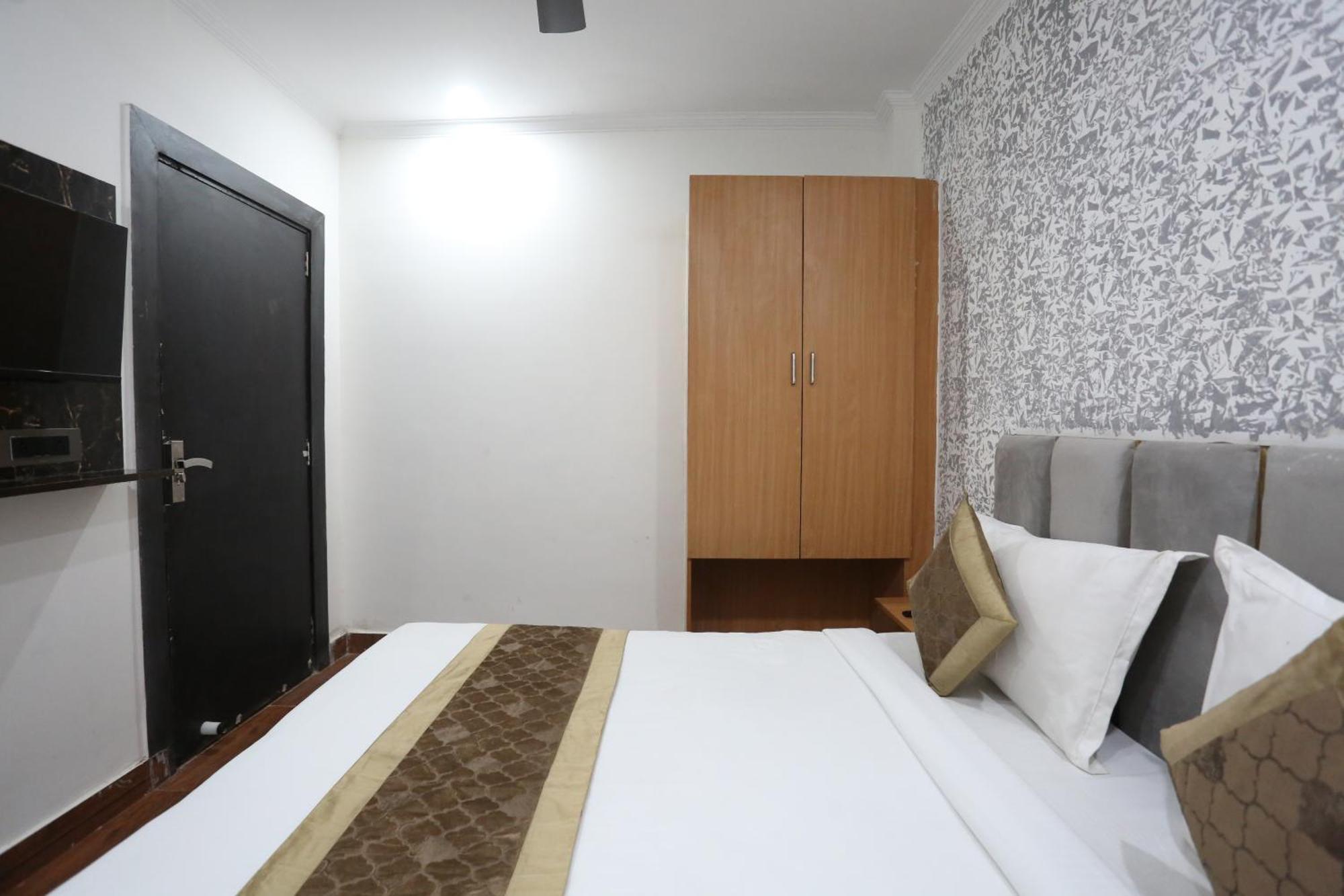 Hotel Twamev Couple Friendly Laxmi Nagar Nuova Delhi Esterno foto