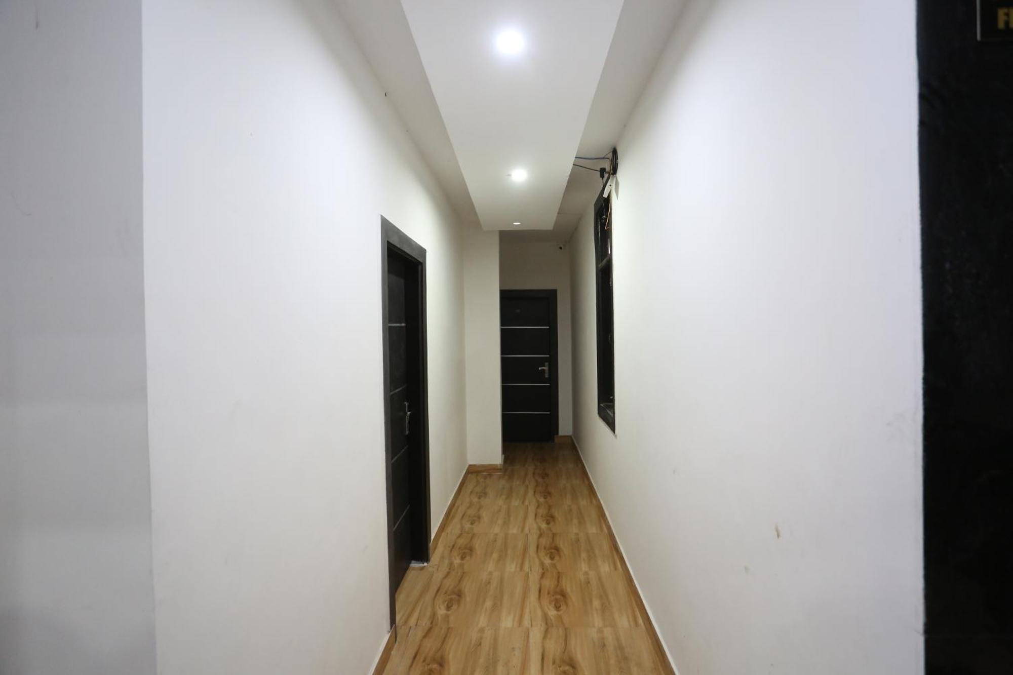 Hotel Twamev Couple Friendly Laxmi Nagar Nuova Delhi Esterno foto