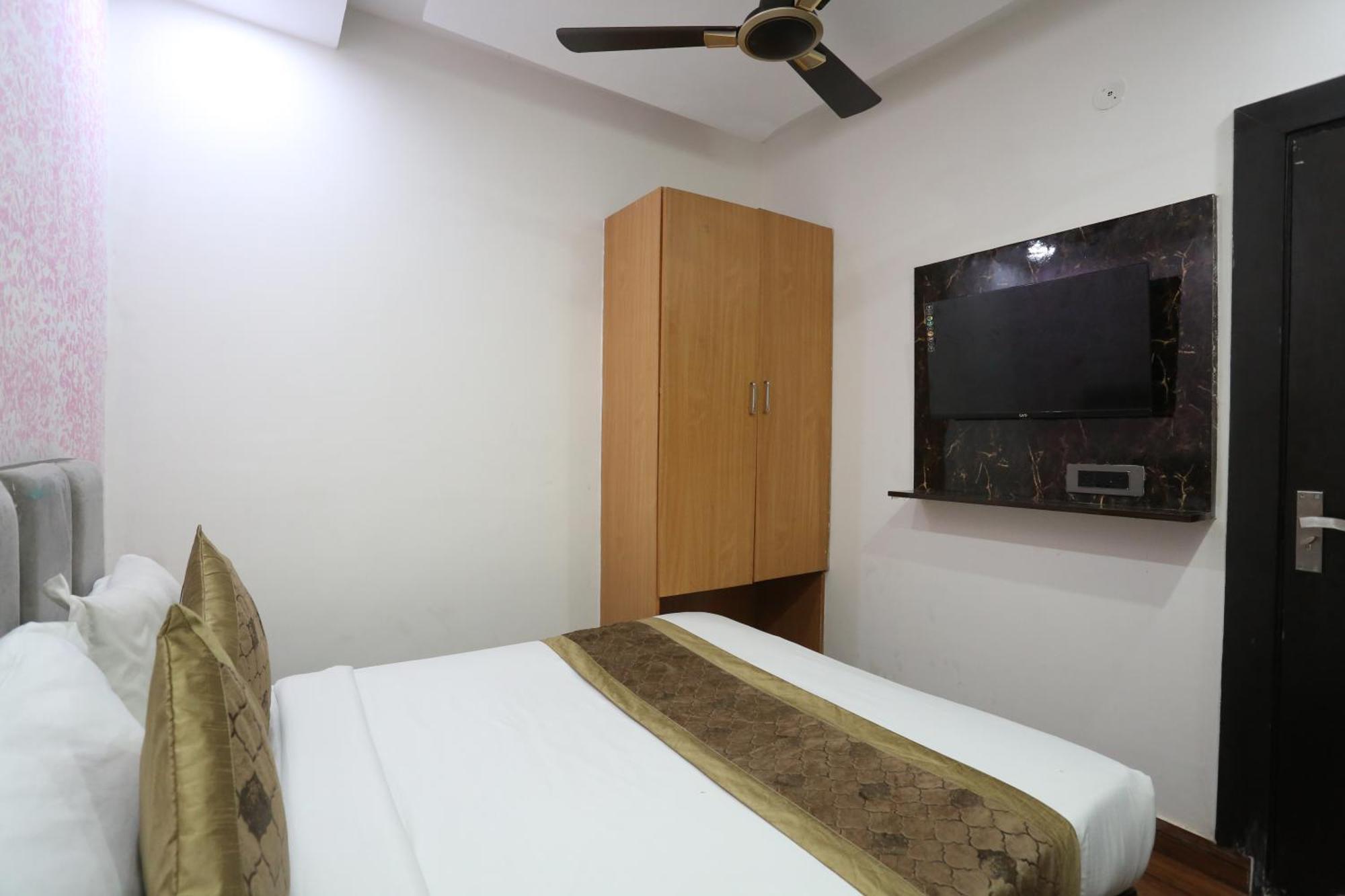 Hotel Twamev Couple Friendly Laxmi Nagar Nuova Delhi Esterno foto
