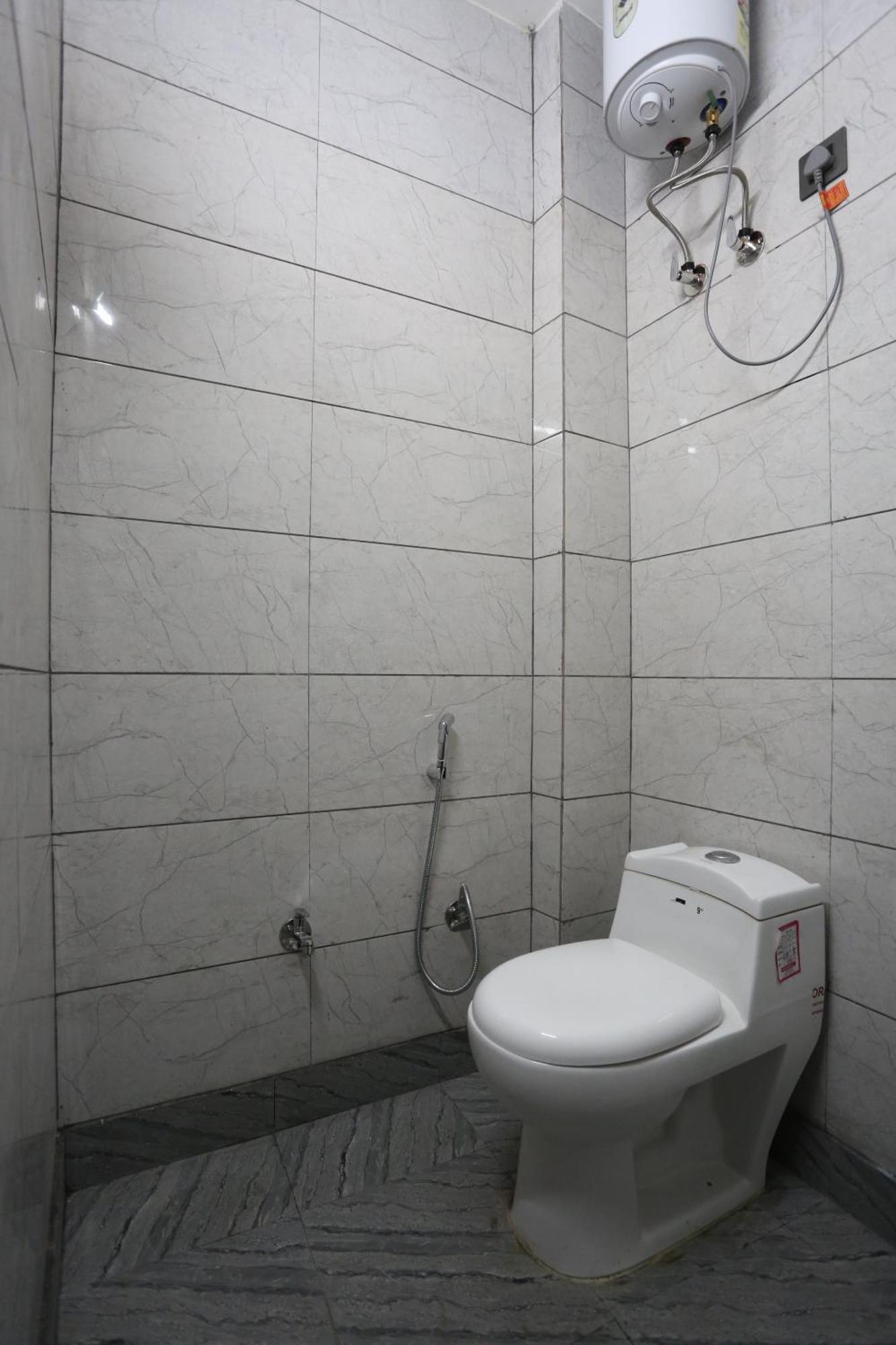 Hotel Twamev Couple Friendly Laxmi Nagar Nuova Delhi Esterno foto